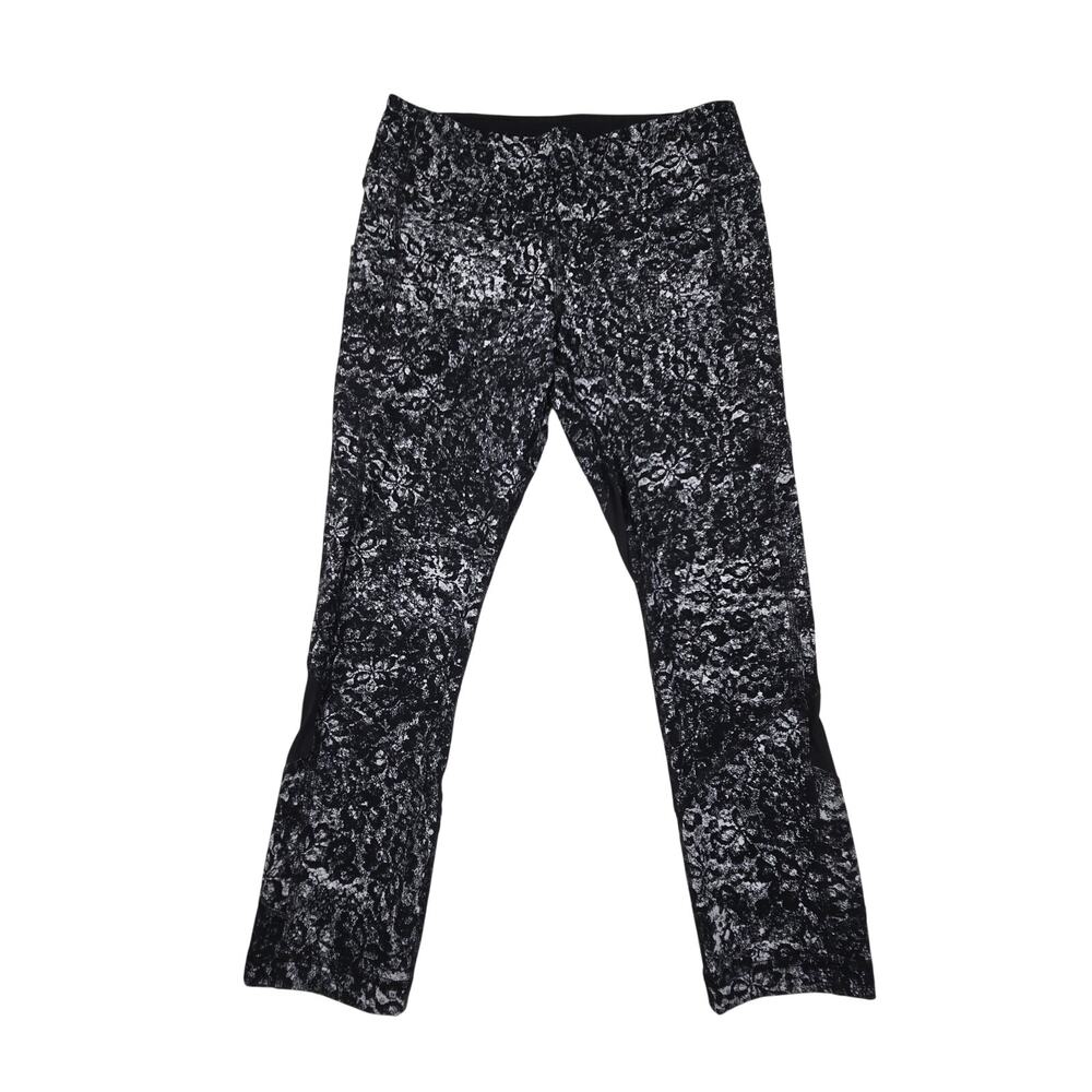 Lululemon Pace Rival Crop 22"
Achromatize Ice Grey Black Size 6 Pockets Zip